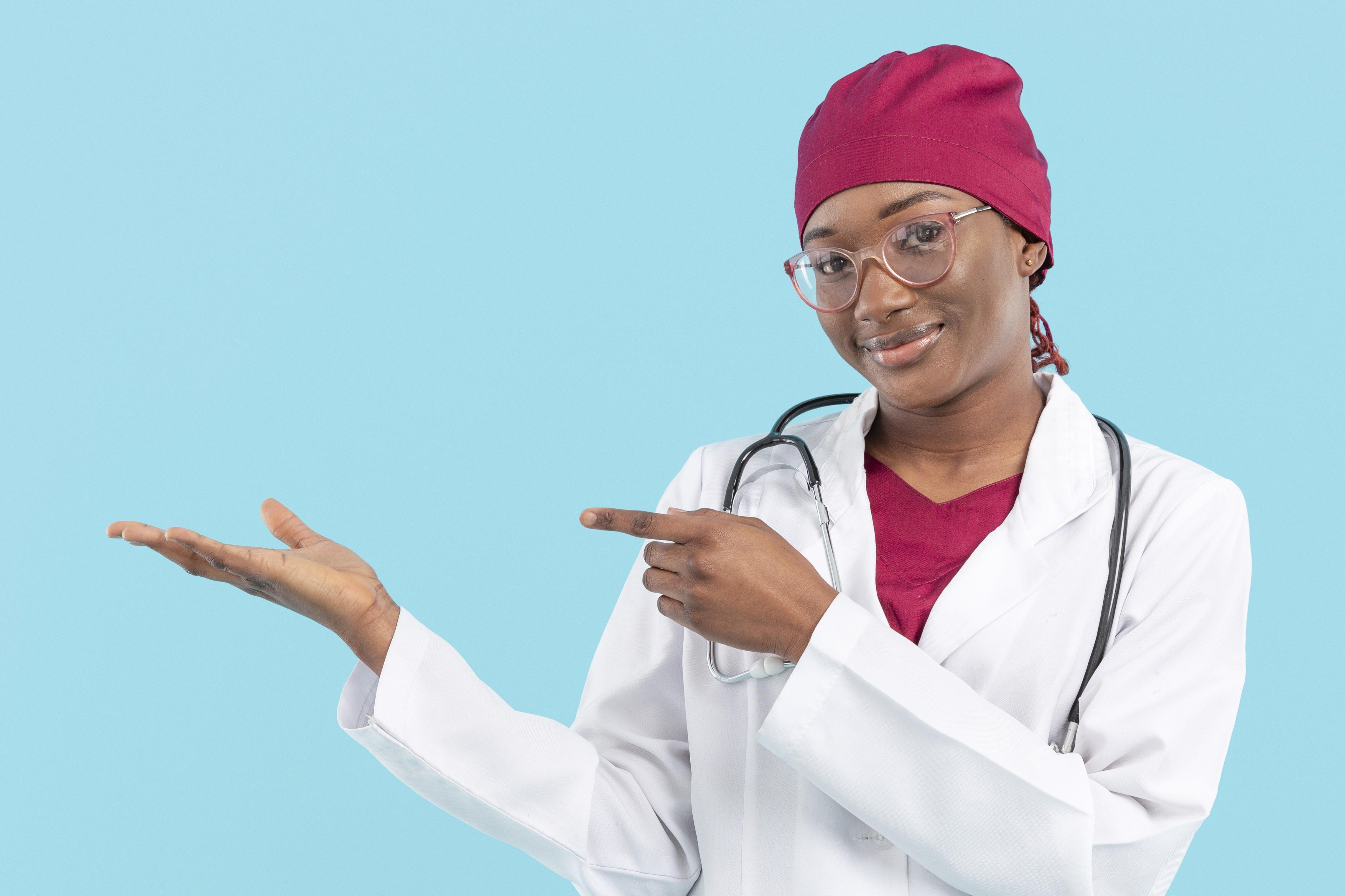 Médecin du travail du CISTE lors d'une visite médicale à Cotonou